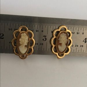 Vintage 1/20 12K Gold Filled Cameo screw Earrings